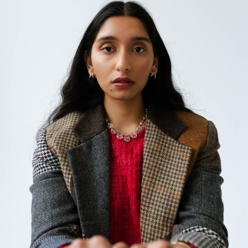 Gold Quartz Poise Collar Necklace worn by model alongside the Wave Hoop Earrings in 9kt gold